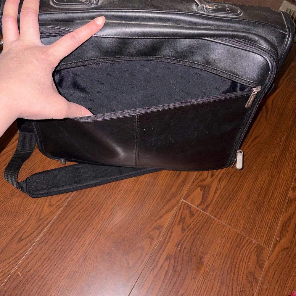 Targus Black Leather Briefcase with Silver Hardware